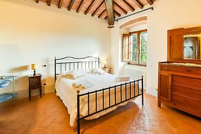 Villa With Private Pool, Near Cortona, 3 Apartments