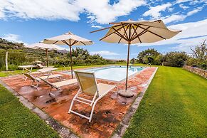 Villa With Private Pool, Near Cortona, 3 Apartments