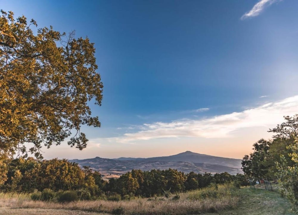 Peaceful Pienza Garden Escape