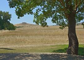 Peaceful Pienza Garden Escape