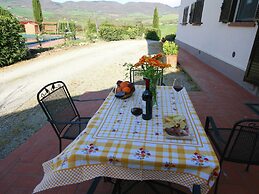 Peaceful Pienza Garden Escape