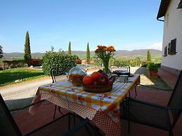 Peaceful Pienza Garden Escape