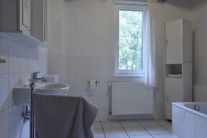 Luxuriose Ferienwohnung in Boddin mit Garten