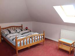 Luxuriose Ferienwohnung in Boddin mit Garten