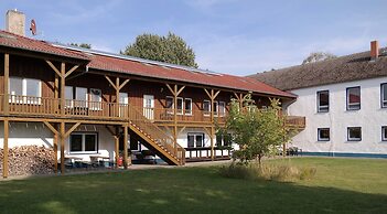 Luxuriose Ferienwohnung in Boddin mit Garten