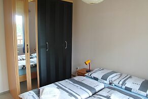 Luxuriose Ferienwohnung in Boddin mit Garten