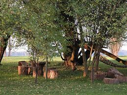 Luxuriose Ferienwohnung in Boddin mit Garten