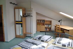 Luxuriose Ferienwohnung in Boddin mit Garten