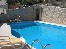 Villa in Crete With Private Pool & Views