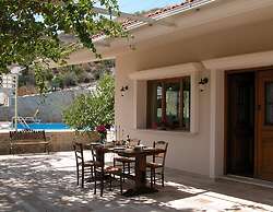Villa in Crete With Private Pool & Views
