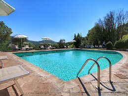Rustic Getaway With Pool, Garden