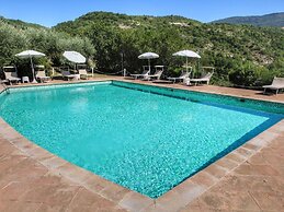 Rustic Getaway With Pool, Garden
