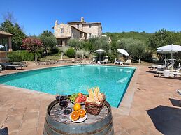 Rustic Getaway With Pool, Garden