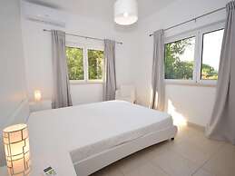 Family Villa With Pool and Barbecue
