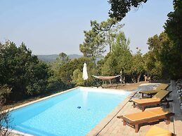Family Villa With Pool and Barbecue