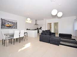 Family Villa With Pool and Barbecue