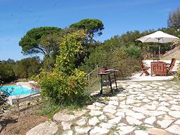 Family Villa With Pool and Barbecue