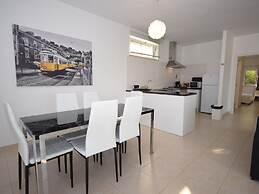 Family Villa With Pool and Barbecue