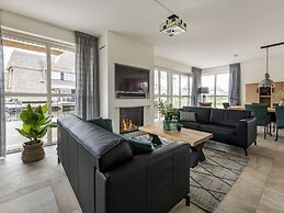 Spacious Villa With a Sauna, at the Tjeukemeer