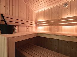 Spacious Villa With a Sauna, at the Tjeukemeer