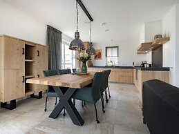 Spacious Villa With a Sauna, at the Tjeukemeer