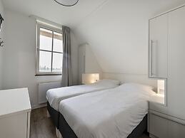 Spacious Villa With a Sauna, at the Tjeukemeer