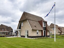 Villa With a Sauna in Tjeukemeer