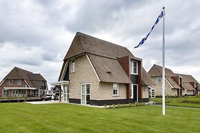 Villa With a Sauna in Tjeukemeer