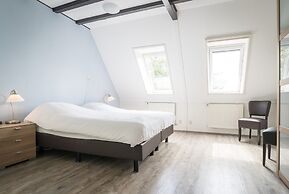 Farmhouse Apartment Near De Slufter