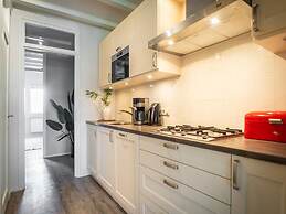 Farmhouse Apartment Near De Slufter
