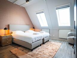 Farmhouse Apartment Near De Slufter