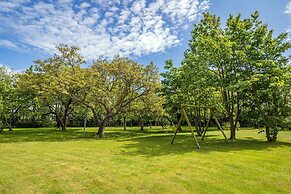 Farmhouse Apartment Near De Slufter