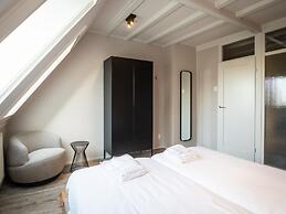 Farmhouse Apartment Near De Slufter