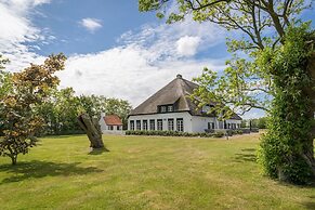 Farmhouse Apartment Near De Slufter