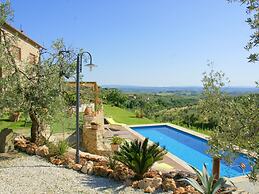 Hillside Escape in Vinci