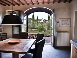 Hillside Escape in Vinci