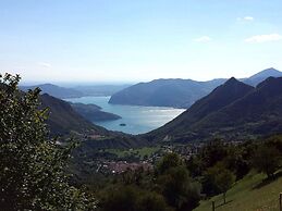 Apartment by Lake Iseo With Stunning Views