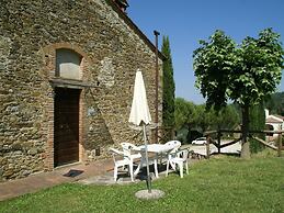 Peaceful Farmhouse in Dicomano