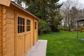 Peaceful Garden Hideaway