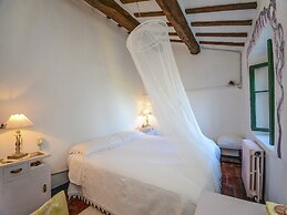 Cottage in Montefiore Near Forest and Beach