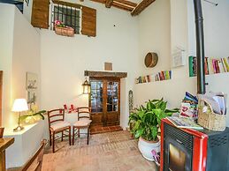 Cottage in Montefiore Near Forest and Beach