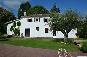 Cottage in Montefiore Near Forest and Beach