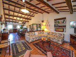 Cottage in Montefiore Near Forest and Beach