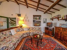 Cottage in Montefiore Near Forest and Beach