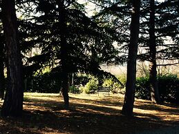 Cottage in Montefiore Near Forest and Beach