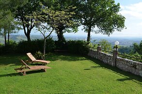 Cottage in Montefiore Near Forest and Beach