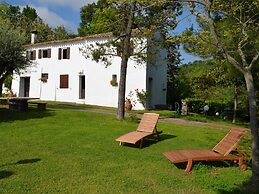 Cottage in Montefiore Near Forest and Beach