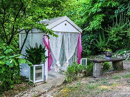 Cottage in Montefiore Near Forest and Beach