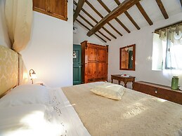 Cottage in Montefiore Near Forest and Beach
