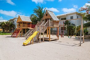 Alaia Belize, Autograph Collection